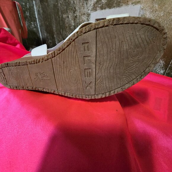 Shoes - Picture 5 of 6